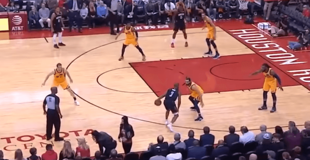 Houston dalëngadalë po ngjitet në tabelë (VIDEO)