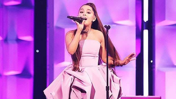Ariana Grande duket sikur i ka të gjitha, por thotë se po ‘lufton’