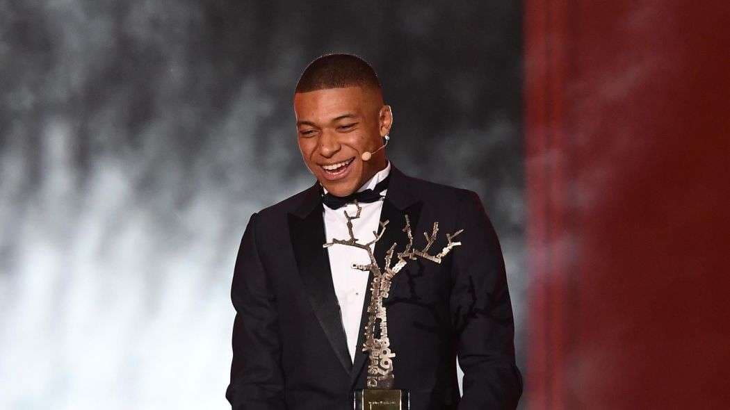 Kylian Mbappe sot feston datëlindjen e 20-të