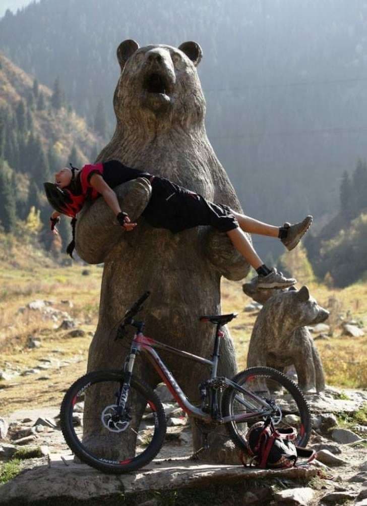 Fotot më qesharake të njerëzve dhe statujave