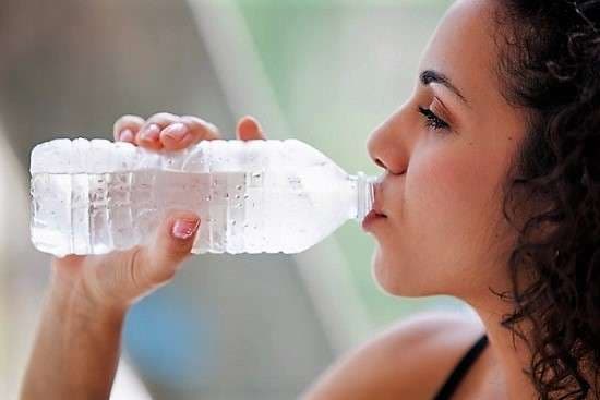 Arsyet se pse uji i ftohtë është i dëmshëm për shëndetin