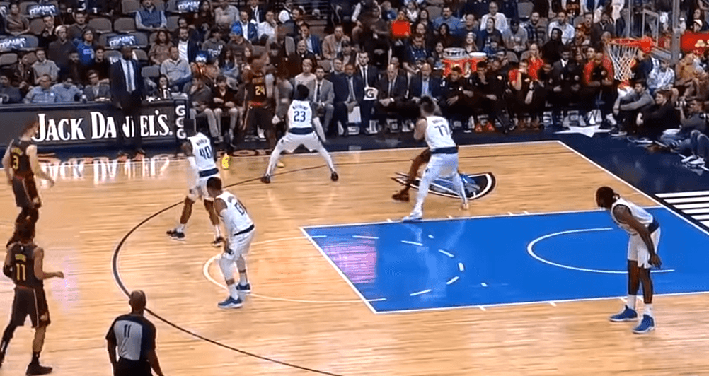 Betejë debutantësh, fiton Donçiq (VIDEO)