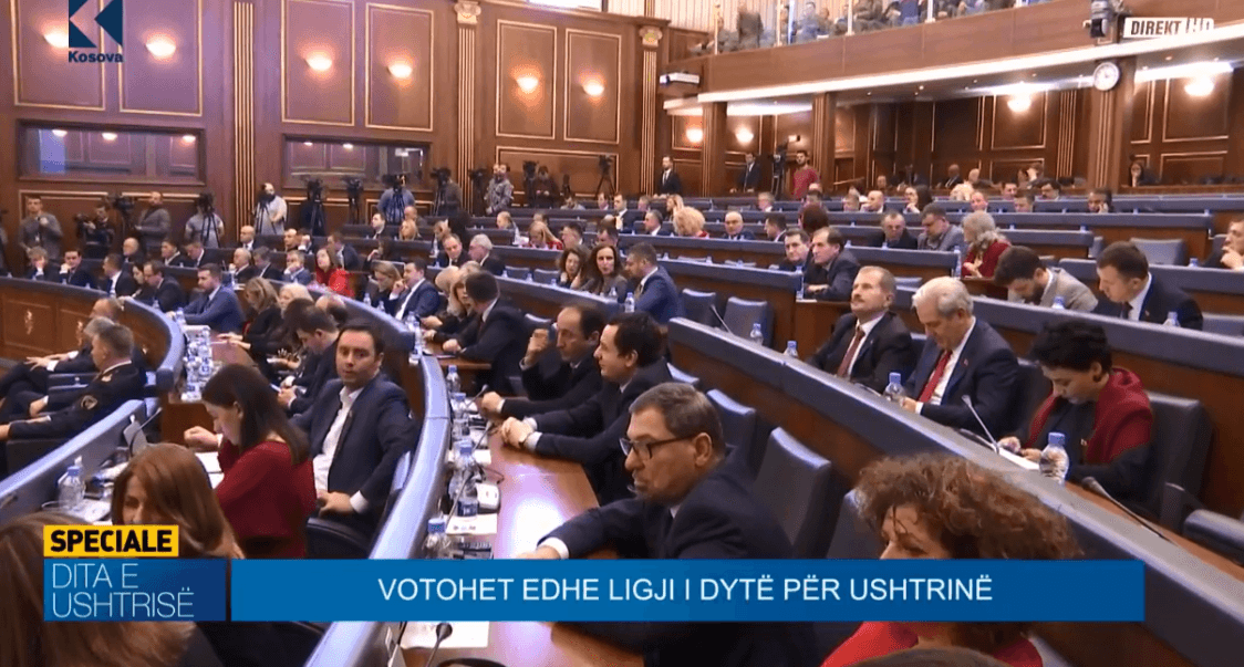 Deputetet kuq e zi për Ushtrinë (FOTO)