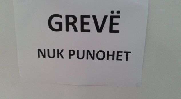 Edhe shërbyesit civilë të martën në grevë