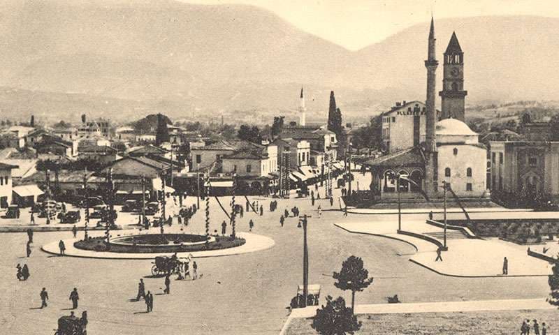 Kur në Tiranën e 1939 prisheshin ndërtesa për të hapur rrugë (FOTO)