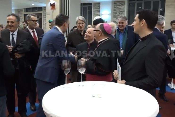 Kremta e madhe për Krishtlindje (VIDEO)
