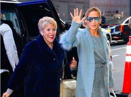 Jennifer Lopez shoqëron nënën e saj për në studion e “Good Morning America”