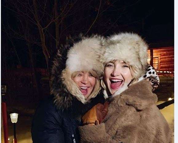 Aktoret Kate dhe Goldie Hudson festojnë së bashku Krishtlindjet e Kolorados