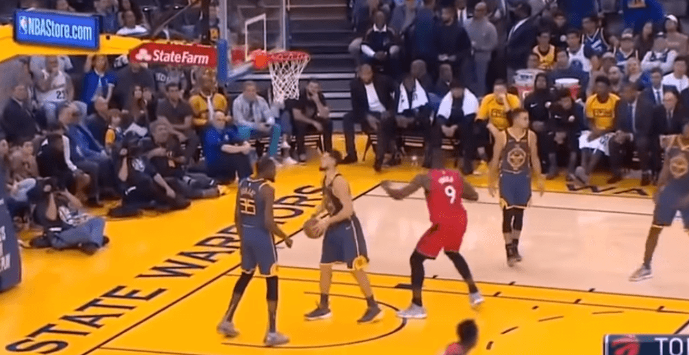 Toronto mund thellë kampionët (VIDEO)