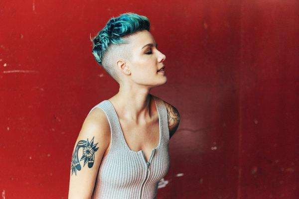 Publikohet remixi i “Without Me” nga Halsey (VIDEO)