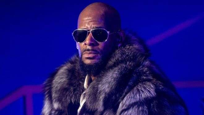 Sony dhe R Kelly shkëpusin marrëdhëniet