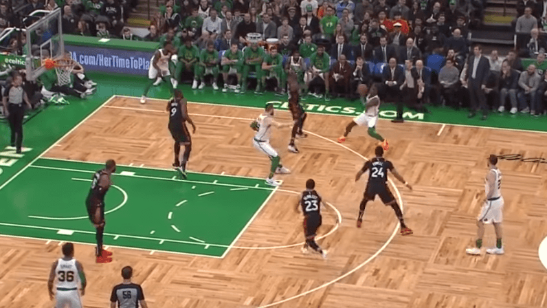 Boston fiton derbin me Toronton (VIDEO)