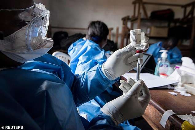 Shkencëtarët testojnë vaksinë të re kundër Ebola-s