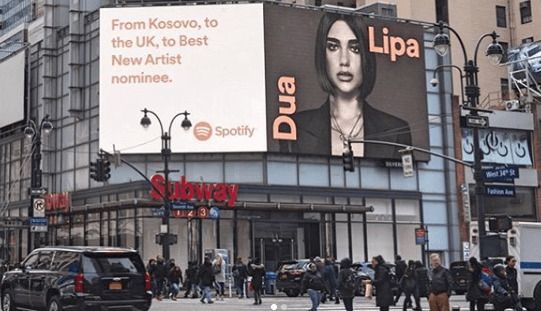 Kosova e Dua Lipës vendoset në “Times Square”