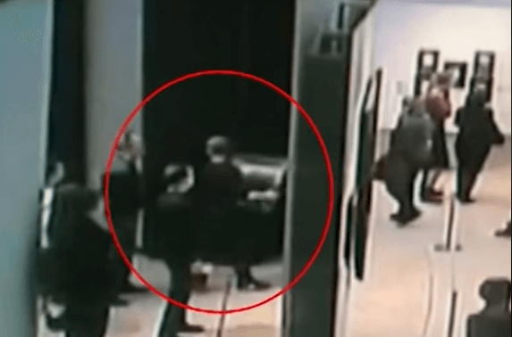 Vjedh pikturën 1 milion dollarëshe – arrestohet nga Policia (VIDEO)