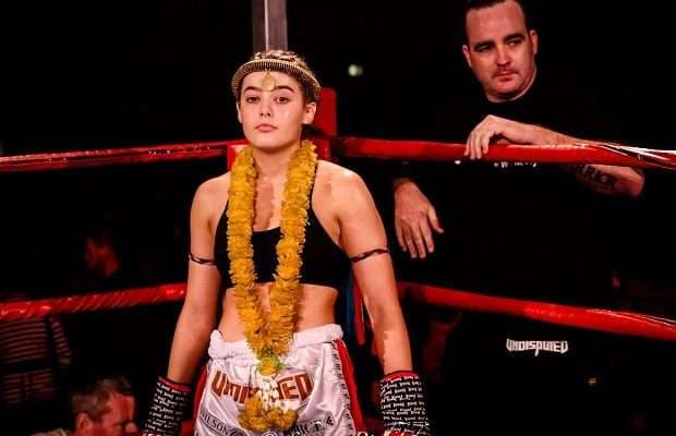 Alma Juniku, kampione e botës në sportin tradicional tajlandez (VIDEO)