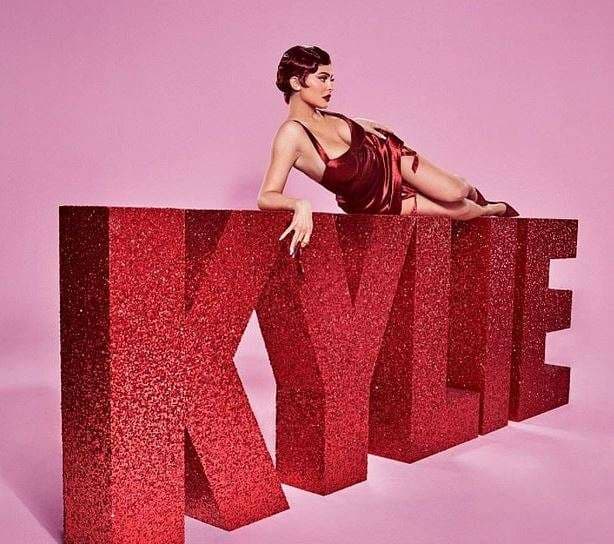Kylie do të promovojë koleksionin e linjës kozmetike për Shën Valentin