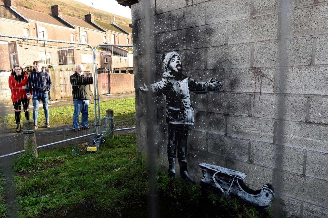 Murali i Banksy shitet për 100 mijë funte