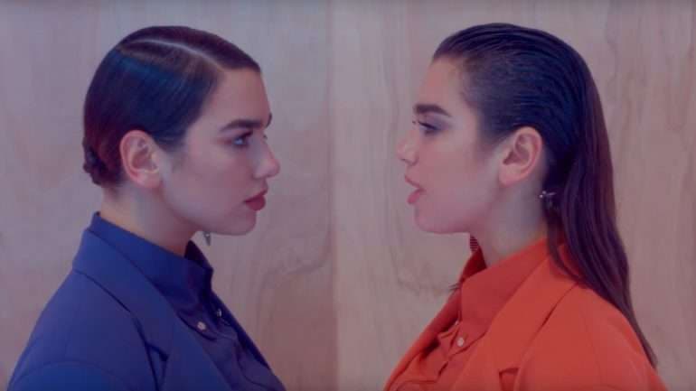 Një vit nga kënga “IDGAF” (VIDEO)