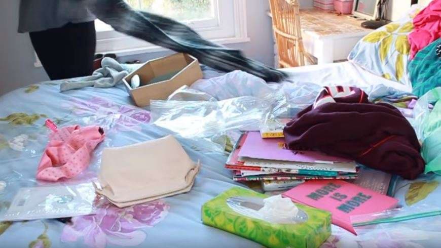 Ja si duhet të pastroni dhomën shpejtë dhe mirë (VIDEO)