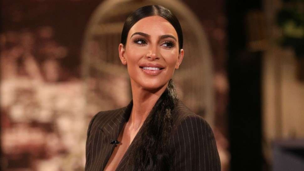 Kim Kardashian u përpoq të paraqiste emrin e markës 'SKKN' si të sajën