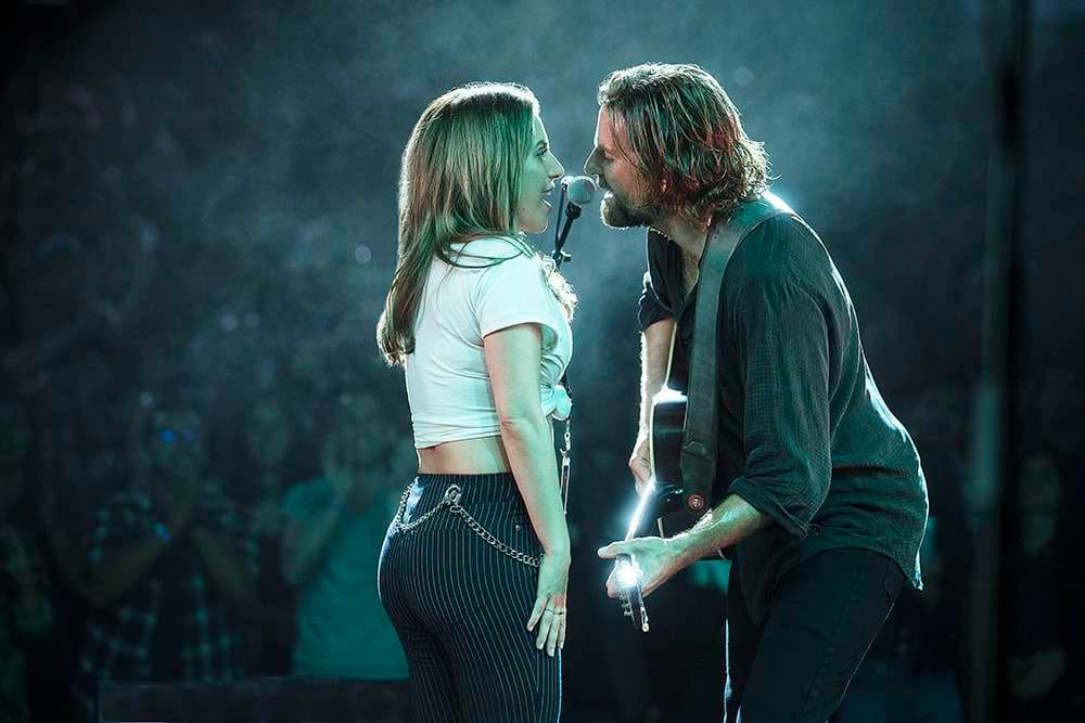 “Shallow” për herë të parë këndohet para publikut (VIDEO)
