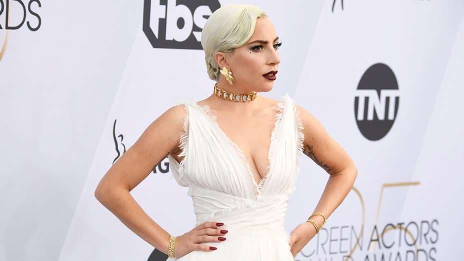 Lady Gaga shkëlqen në SAG Awards