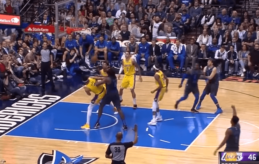 Lakers ngadhënjenjë në transfertë (VIDEO)