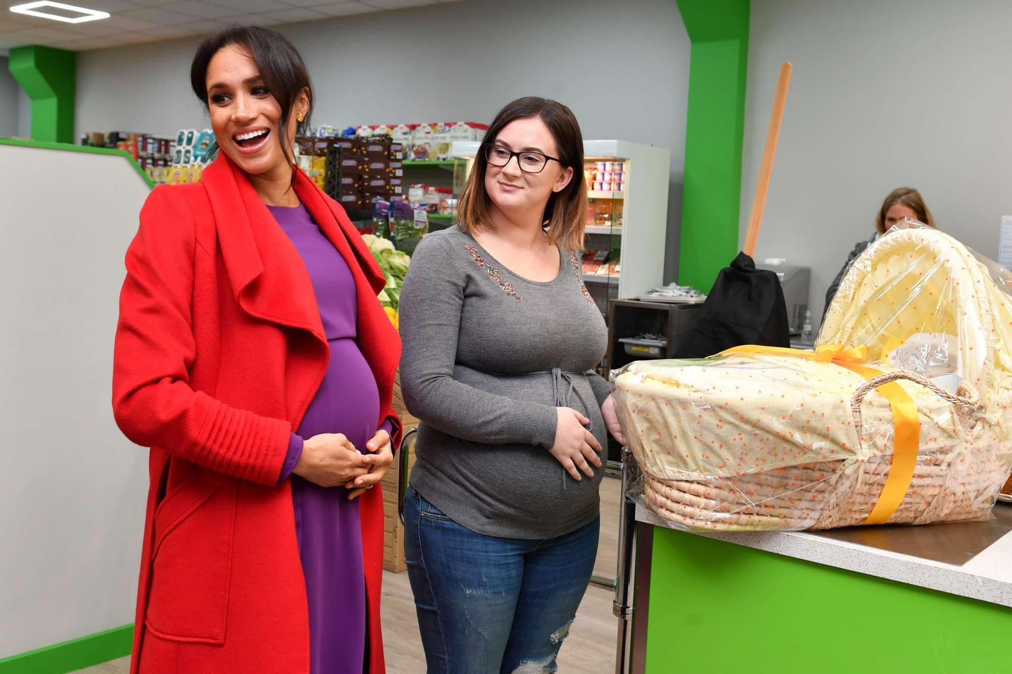 Meghan Markle tregon barkun e fryrë (FOTO)