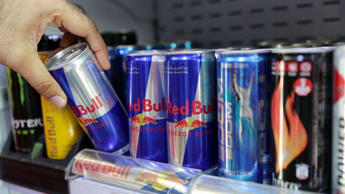 Kështu ndikojnë pijet energjike në enët e gjakut