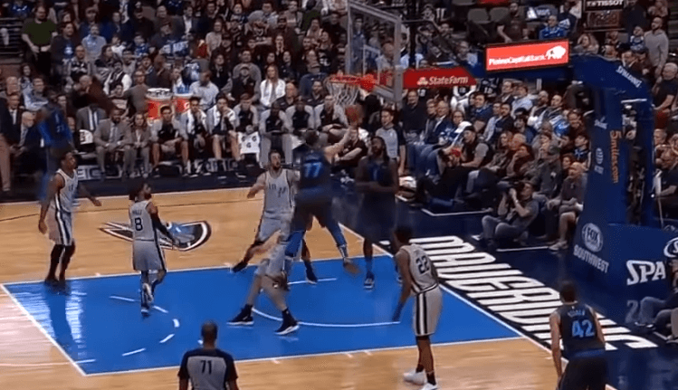 Spurs rrëmbejnë derbin e Teksasit (VIDEO)