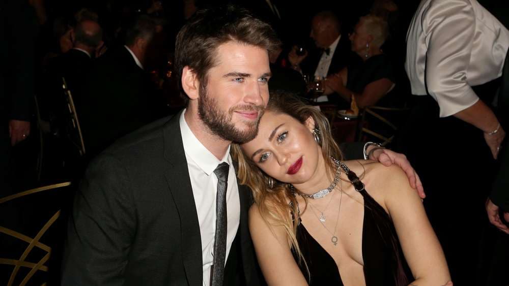 Pasi ndahet nga burri, Miley Cyrus publikon këngë të re (VIDEO)