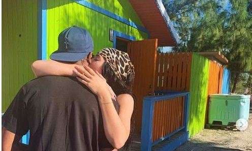 Kylie dhe Travis shijojnë në maksimum pushimet