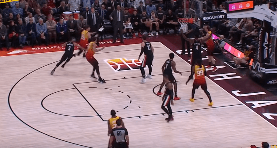 Jazz humbin në shtëpi nga Blazers (VIDEO)