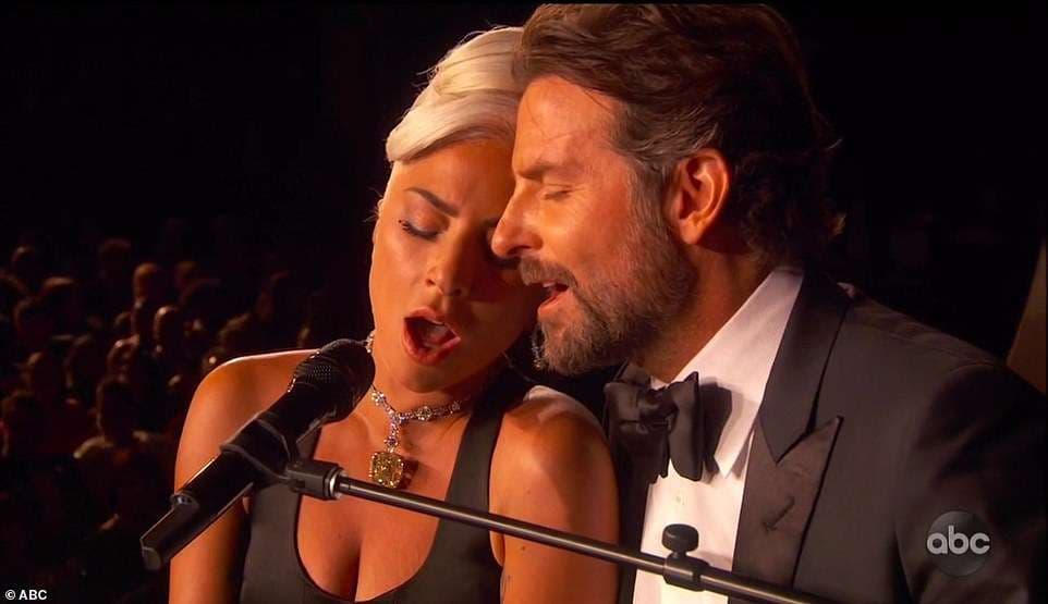 Lady Gaga për historinë me Bradley Cooper: Mediat sociale “tualet interneti” (VIDEO)