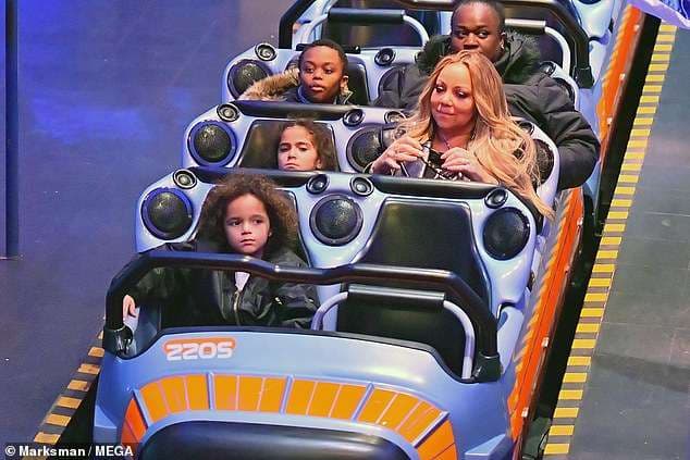 Mariah Carey  bashkë me fëmijët e saj vizitojnë Disneylandin