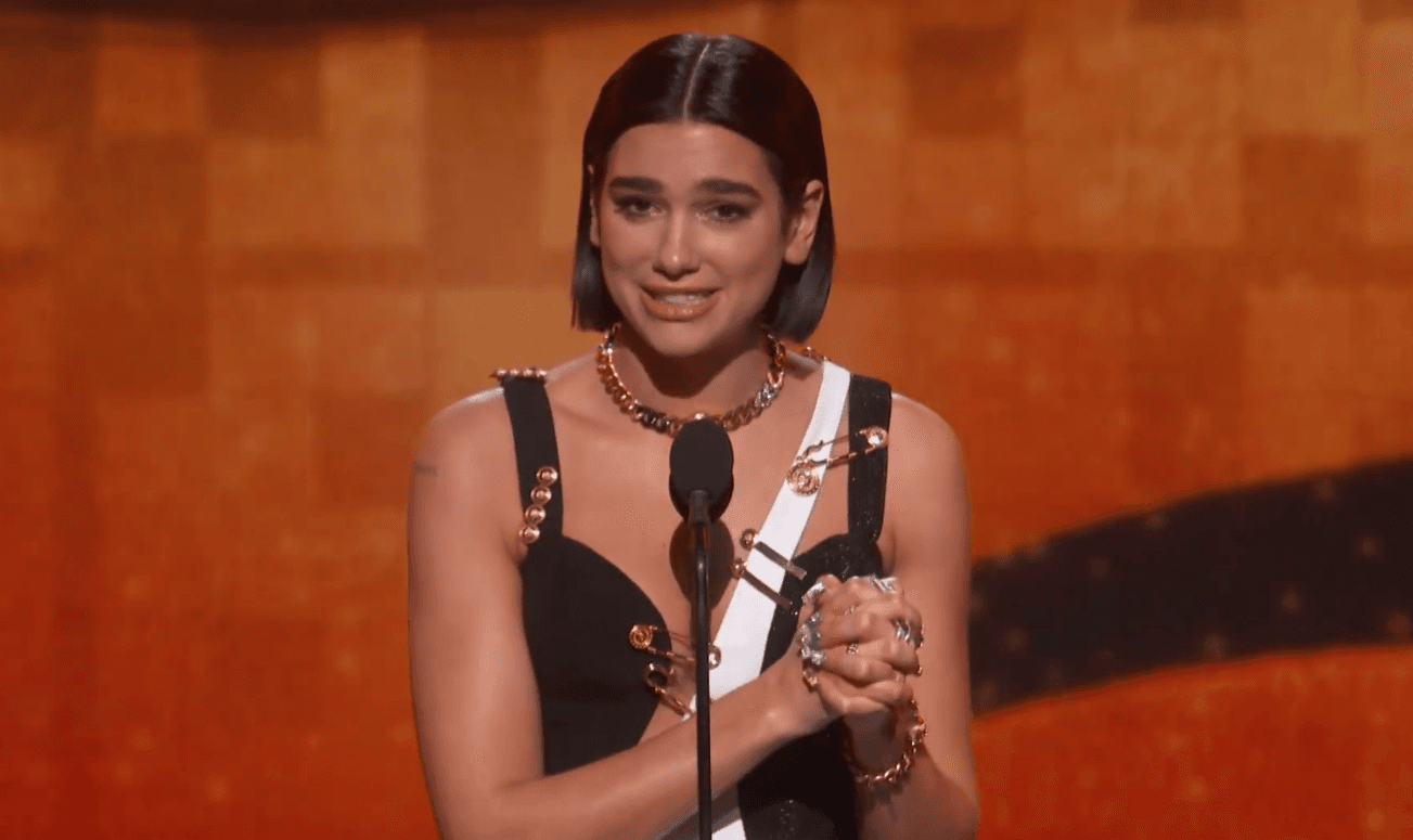 Fjalimi emocionues i Dua Lipës kur e merr çmimin Grammy (VIDEO)