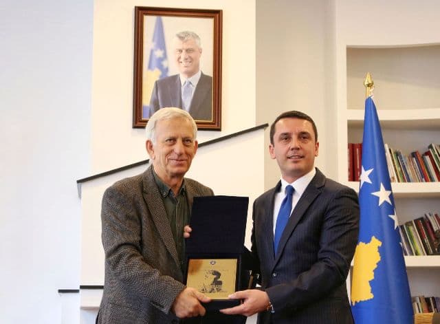 Ibrahim Kadriu, fitues i Çmimit për Vepër Jetësore “Azem Shkreli”