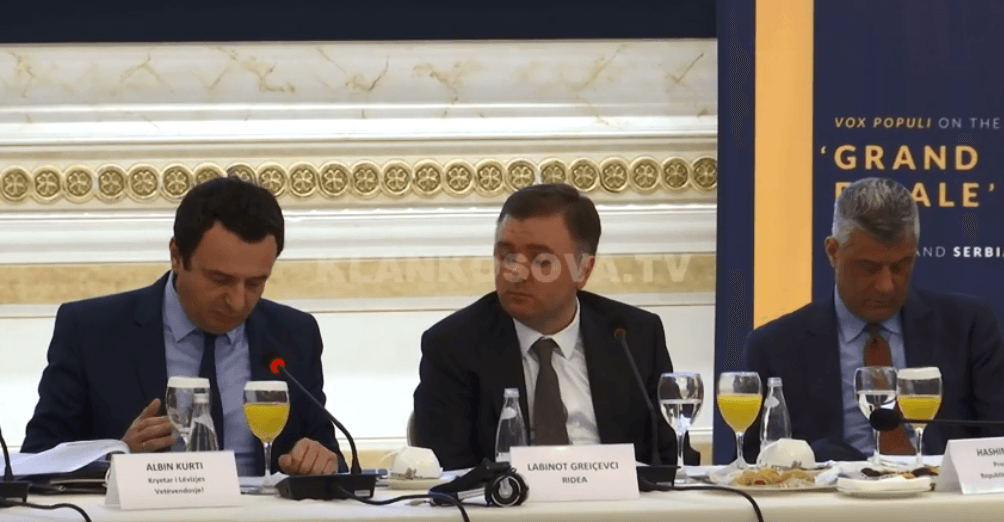 Thaçi e Kurti diskutojnë për dialogun - shmangin çdo kontakt tjetër (VIDEO)
