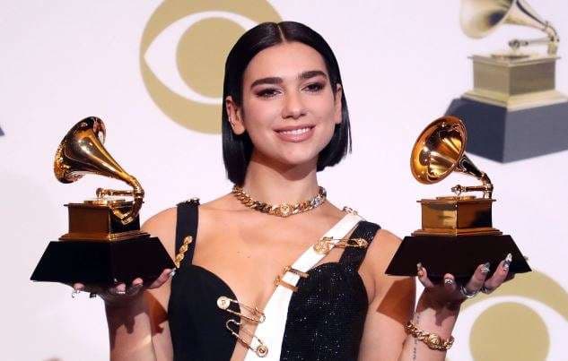Dua Lipa nderohet me dy çmime Grammy (VIDEO)