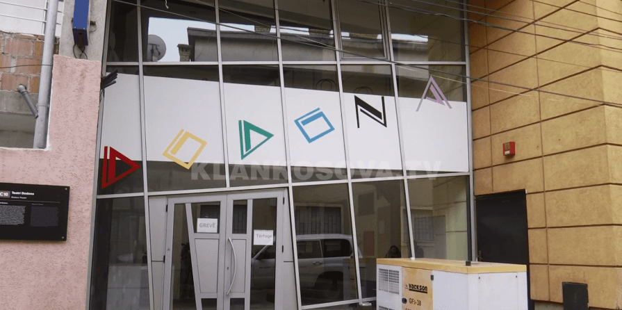 Greva, Dodona pa publik e publiku pa shfaqje (VIDEO)