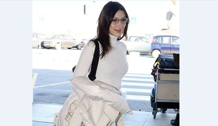 Bella Hadid shkëlqen në të bardhë