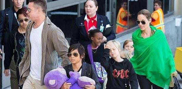 Babai i Angelina Jolie lutet për lumturinë e familjes së saj