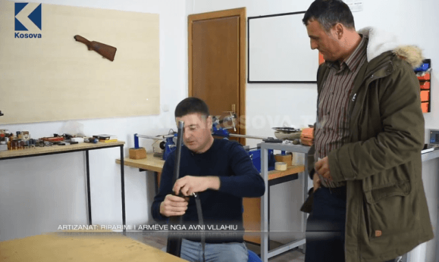  Riparimi i armëve nga Avni Vllahiu (VIDEO)