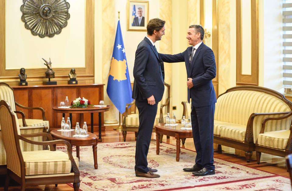 Kadri Veseli dhe Uran Ismaili vizitojnë sot Spitalin e Prizrenit