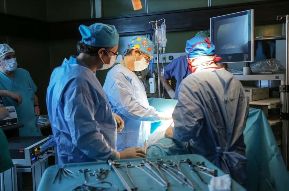 QKUK: Një profesor i huaj po aplikon një metodë të re të operacioneve