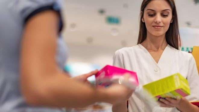 Britani, spitalet do të ofrojnë tamponë pa pagesë për gratë e shtruara