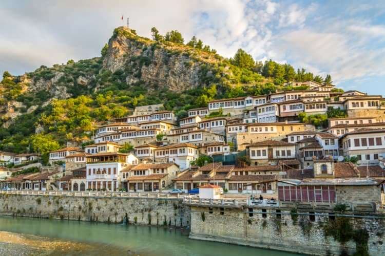 “Qyteti i një mbi një dritareve” - nga më të bukurit në botë (FOTO)