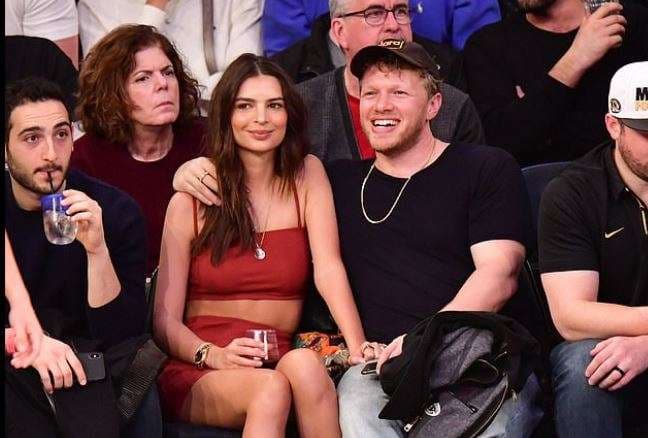 Emily Ratajkowski duket e mrekullueshme edhe jashtë pasarelës (FOTO)