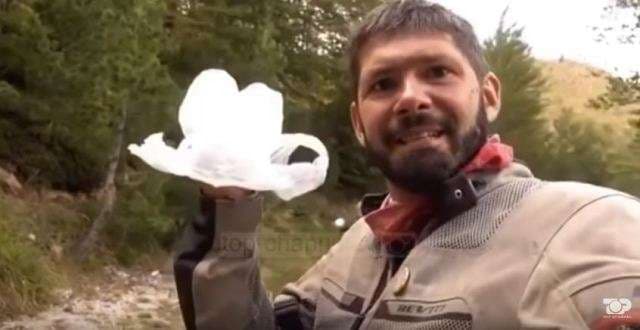 Turisti, jep leksion; Pastron mbeturinat në Parkun Kombëtar të Lurës (VIDEO)